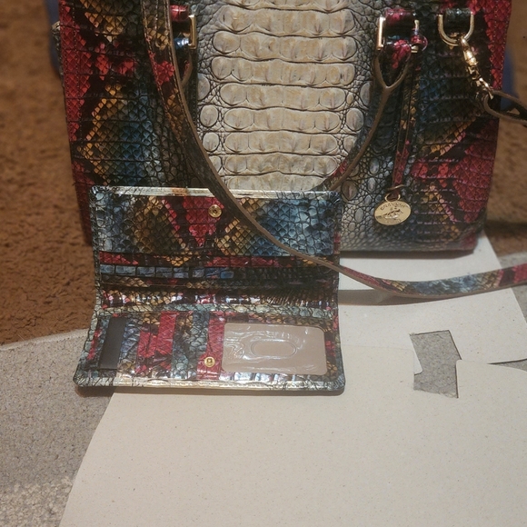 Brahmin komodo small finley and matching wallet . - Picture 5 of 10